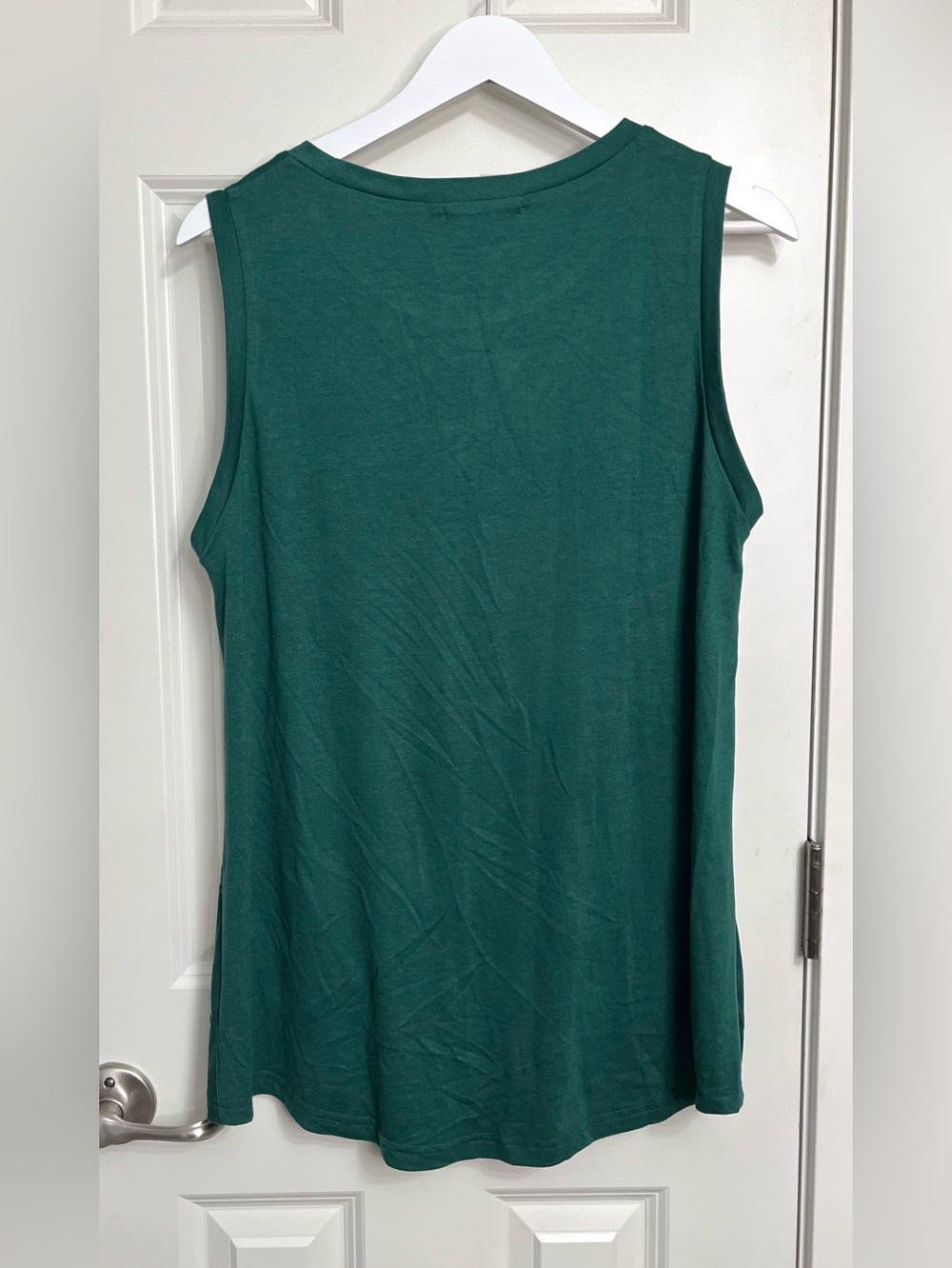 Berryou Knot-Front Sleeveless Tank NWOT - Picture 2 of 3